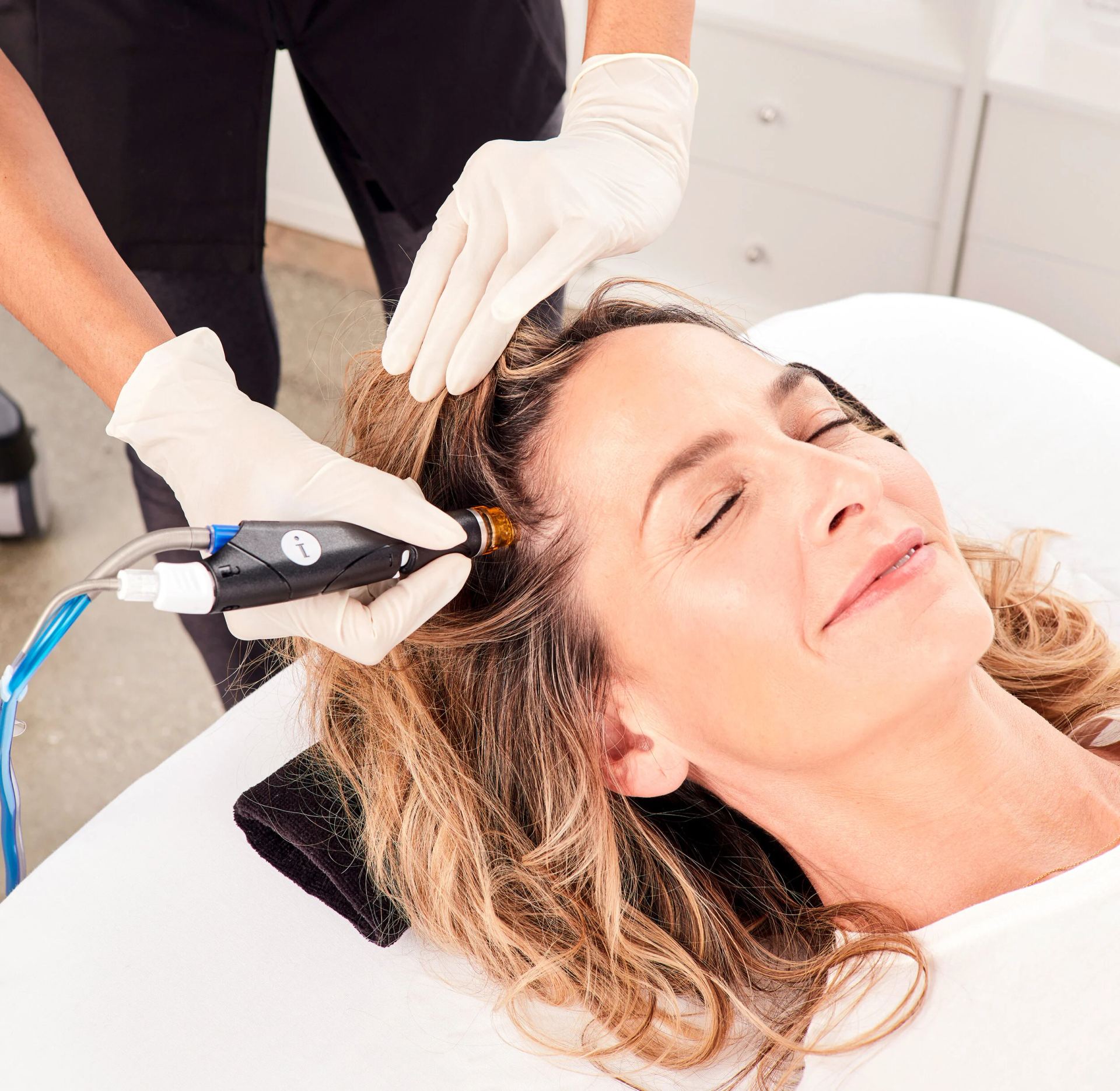 Hydrafacial Capilar con sistema Keravive en Juvenalia Brío