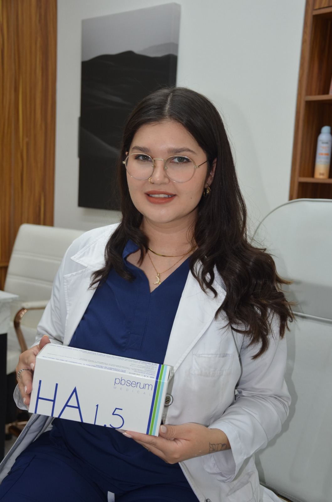 Aplicación de enzimas lipolíticas PB Serum® por médico en Juvenalia Brío