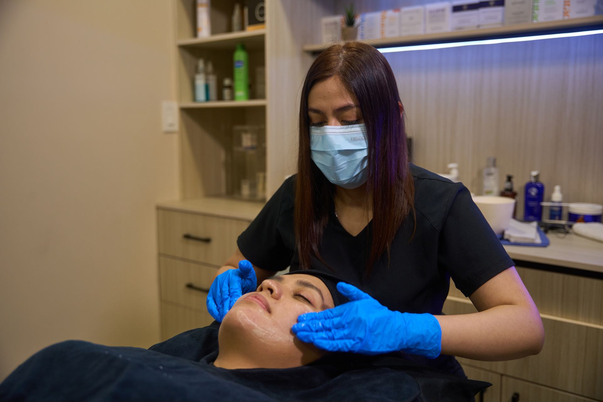 Limpieza facial profunda en Juvenalia Brío